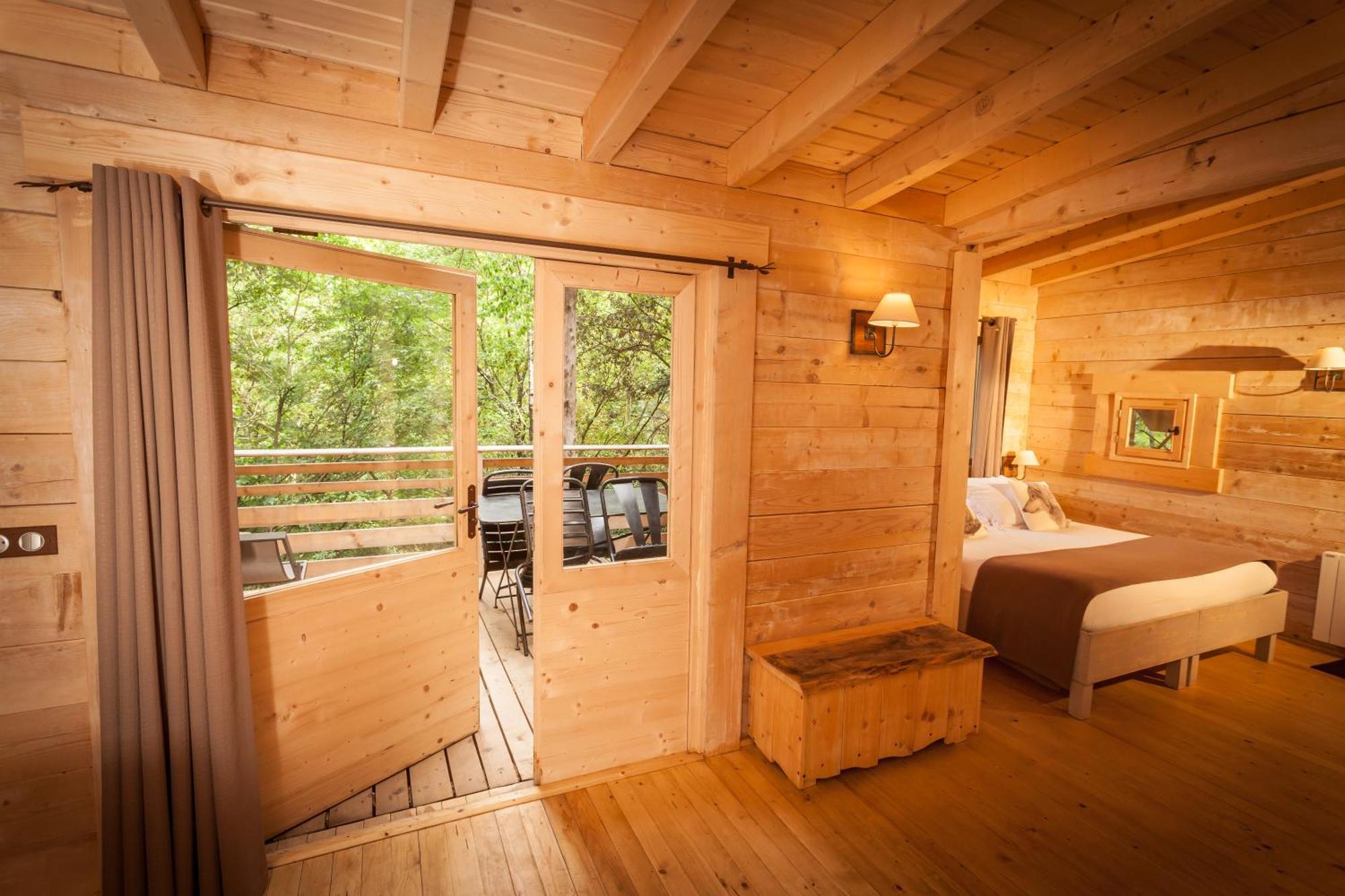 Les Cabanes Dans Les Bois Logis Hotel Villedubert Экстерьер фото