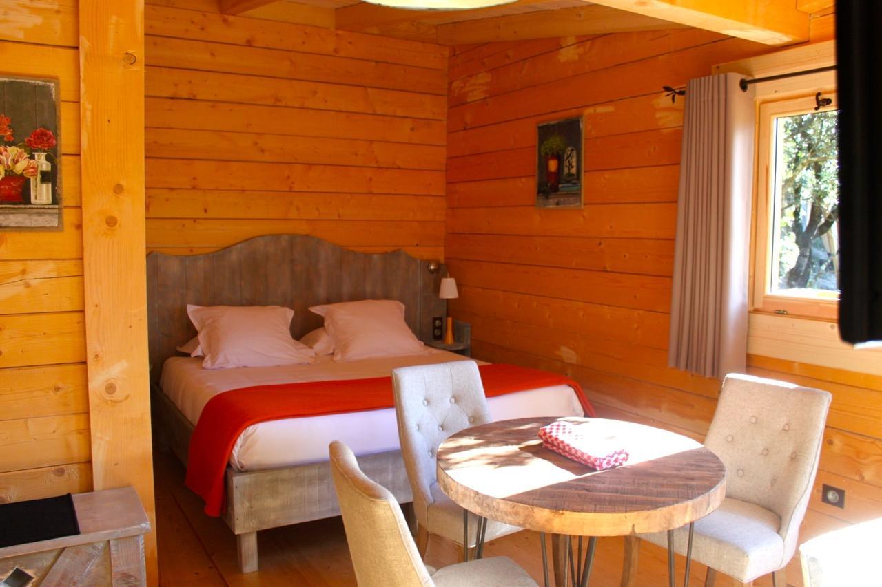 Les Cabanes Dans Les Bois Logis Hotel Villedubert Номер фото